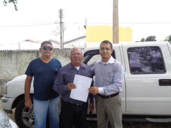 Receita Federal entrega veículo à APAE de Floriano
