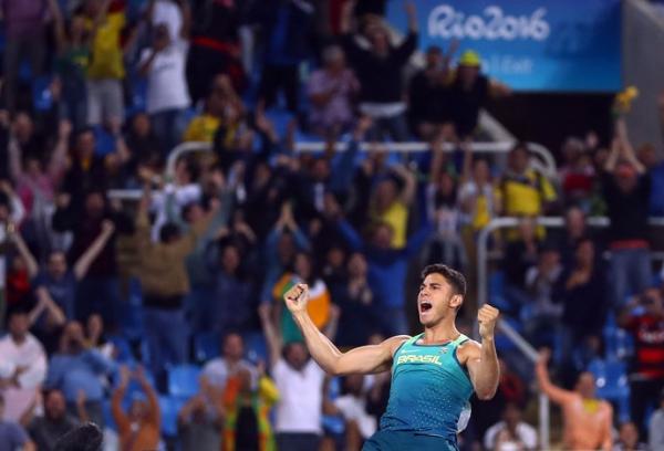 É ouro! Thiago Braz se reinventa no Rio e troca pressão por topo do pódio