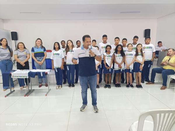 Prefeitura de Barão de Grajaú realiza entrega de fardamentos escolares para alunos da rede municipal