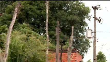 Moradores de Lagoa do PI reclamam das gambiarras na rede elétrica
