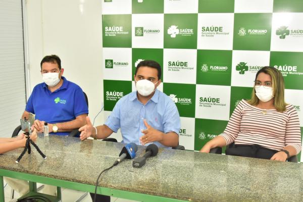 Secretário de Saúde fala sobre falha na comunicação do processo vacinal e anuncia novas doses