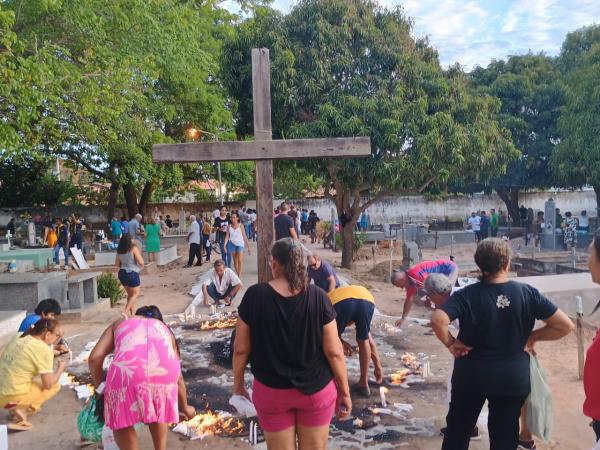 Dia de Finados em Floriano é marcado por missas e visitação aos cemitérios.(Imagem:FlorianoNews)