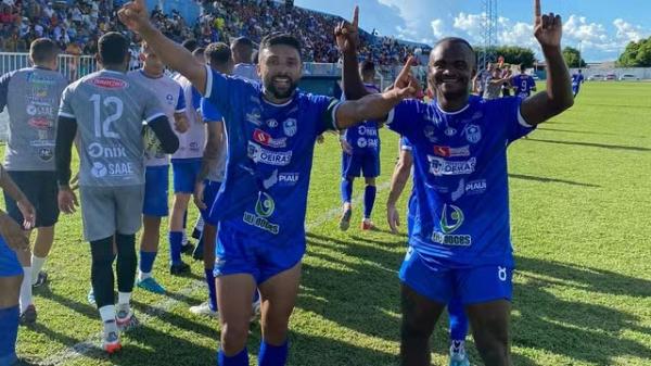 Oeirense goleia Picos em casa e encara o Altos na semifinal do Campeonato Piauiense