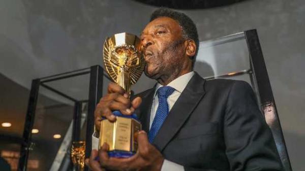 Pelé completa 77 anos nesta segunda-feira