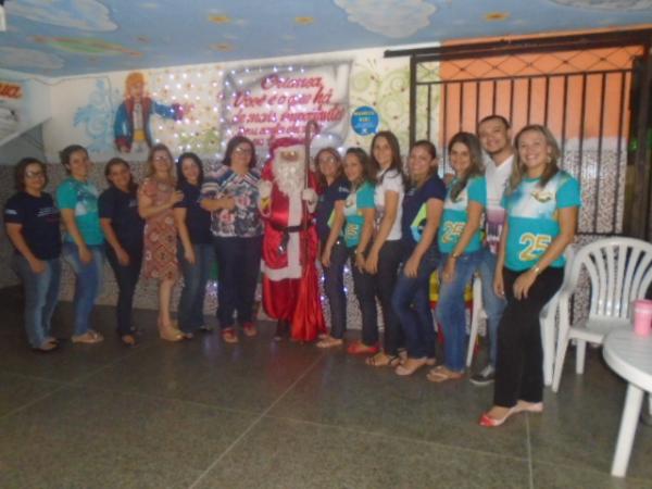 Escola Pequeno Pr&iacute;ncipe inicia recesso natalino com a presen&ccedil;a do Papai Noel.(Imagem:FlorianoNews)
