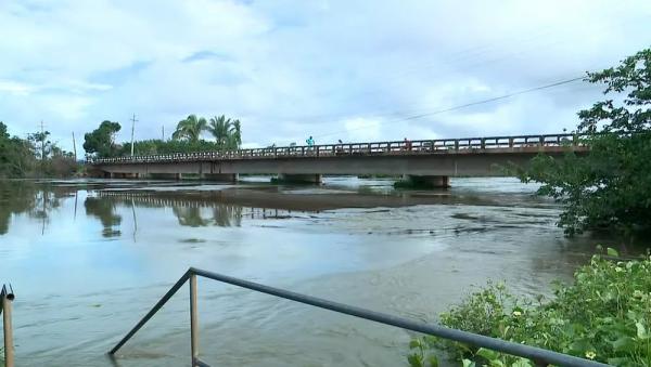  Rio Marathaoan, em Barras, no Norte do Piau&iacute;, permanece acima da cota de alerta.(Imagem:TV Clube )
