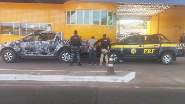PRF e PM prende estelionatário que aplicava golpes em agência bancária no município de Oeiras