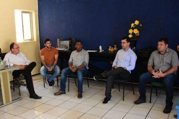 Prefeito Joel participa de reunião da CDL sobre os efeitos do coronavírus na economia