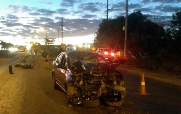 Motociclista morre e passageira fica ferida após moto colidir com carro na BR-316 em Teresina