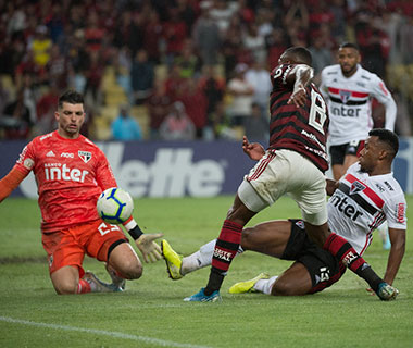 Volpi garante empate do São Paulo contra o Flamengo
