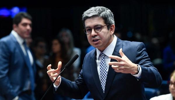 Randolfe sobre Pix: "Perdemos um jogo, mas ainda vamos levar o campeonato"