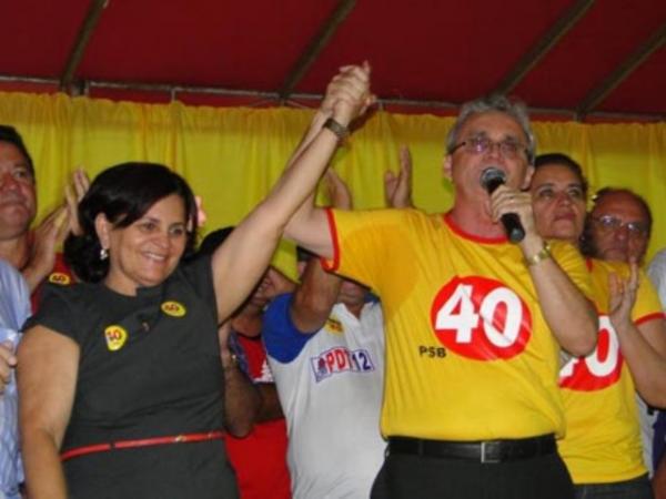 Prefeito e vice tem mandatos cassados e juiz determina nova eleição