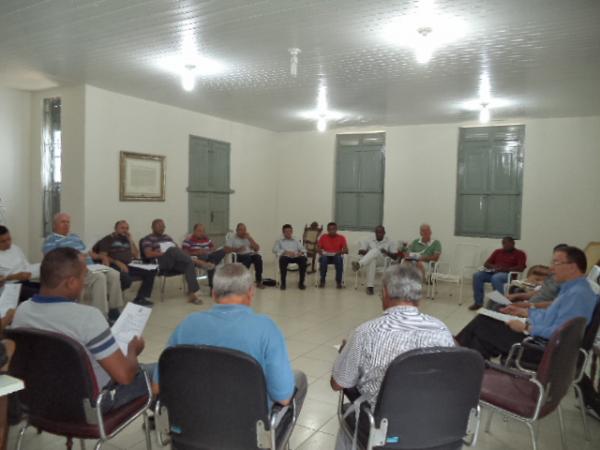 Padres participam da reunião do Clero na Diocese de Floriano