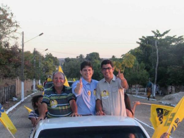En&eacute;as Maia participa de carreata em Jerumenha.(Imagem:Jaquelina Nascimento)
