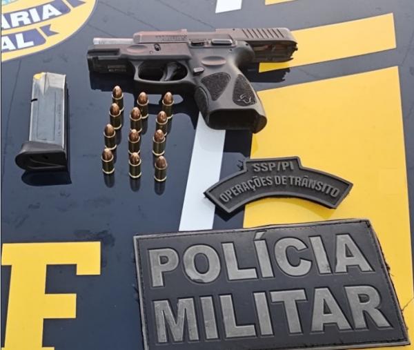 Pol&iacute;cia Militar e PRF apreendem arma de fogo durante a&ccedil;&atilde;o contra ?racha? na BR-343, em Floriano(Imagem:Reprodu&ccedil;&atilde;o/Instagram)