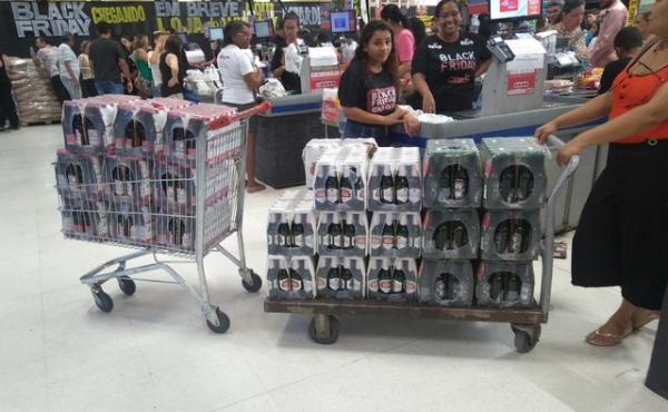 Consumidora aproveita Black Friday e compra 30 fardos de cerveja em Teresina