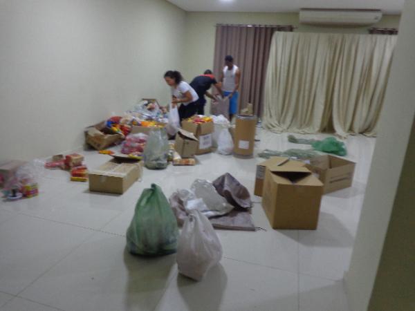 Agroamigo realiza doa&ccedil;&atilde;o de alimentos &agrave; APAE de Floriano.(Imagem:FlorianoNews)