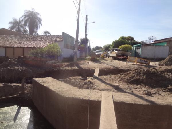 Prefeitura de Floriano visitou obra de ponte no bairro Irapu&aacute; II.(Imagem:FlorianoNews)