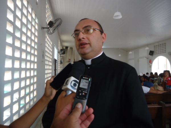 Padre Nylfr&acirc;nio(Imagem:FlorianNews)