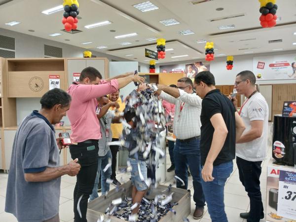 Armaz&eacute;m Para&iacute;ba realiza 1&ordm; sorteio de pr&ecirc;mios pelos 67 anos da loja em Floriano(Imagem:FlorianoNews)