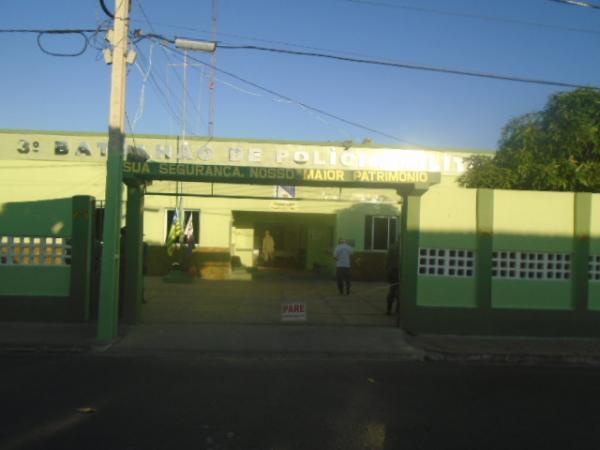 Mulheres são vítimas de roubo a transeunte no bairro Cancela