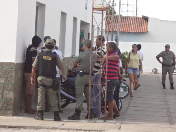 Pol&iacute;cia Militar prende dois acusados de roubo a motos em Floriano.(Imagem:FlorianoNews)