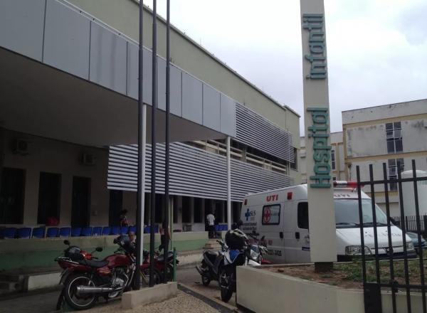 Assaltante invade hospital, entra em sala de repouso e rouba médicas
