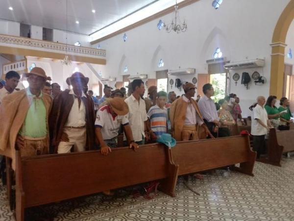 Cavalgada e missa marcam o dia do vaqueiro nos Festejos de São Pedro de Alcântara em Floriano