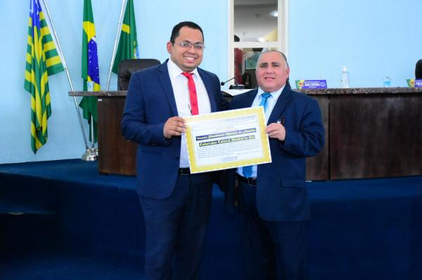 C&acirc;mara Municipal de Floriano homenageia presidente da AMLH com T&iacute;tulo de Cidad&atilde;o Florianense.(Imagem:CMF)