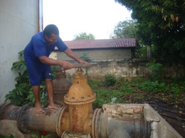 Fornecimento de água é interrompido em 13 bairros de Floriano