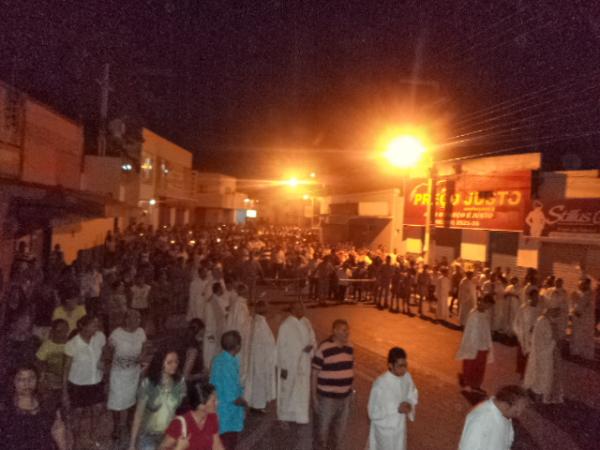 Missa e procissão marcam encerramento dos festejos de São Pedro de Alcântara em Floriano