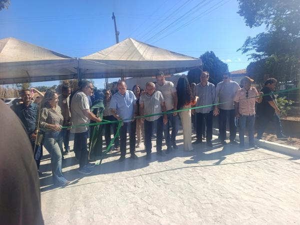 Prefeitura de Floriano entrega pavimenta&ccedil;&atilde;o da Rua Ot&iacute;lia Rodrigues durante programa&ccedil;&atilde;o dos 129 anos da cidade.(Imagem:FlorianoNews)
