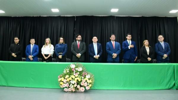 A posse foi dada a 251 novos servidores municipais.(Imagem:CMF)