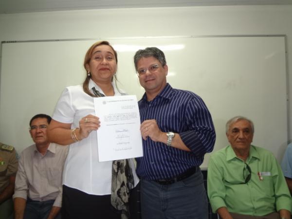 Marisol Simpl&iacute;cio com o deputado estadual Gustavo Neiva(Imagem:FlorianoNews)