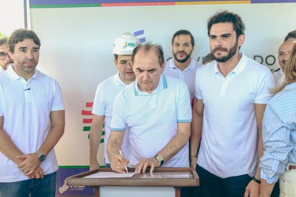 Rafael Fonteles assina ordem de serviço para início das obras da 1ª fase do Parque Empresarial de Floriano(Imagem:João Allbert)