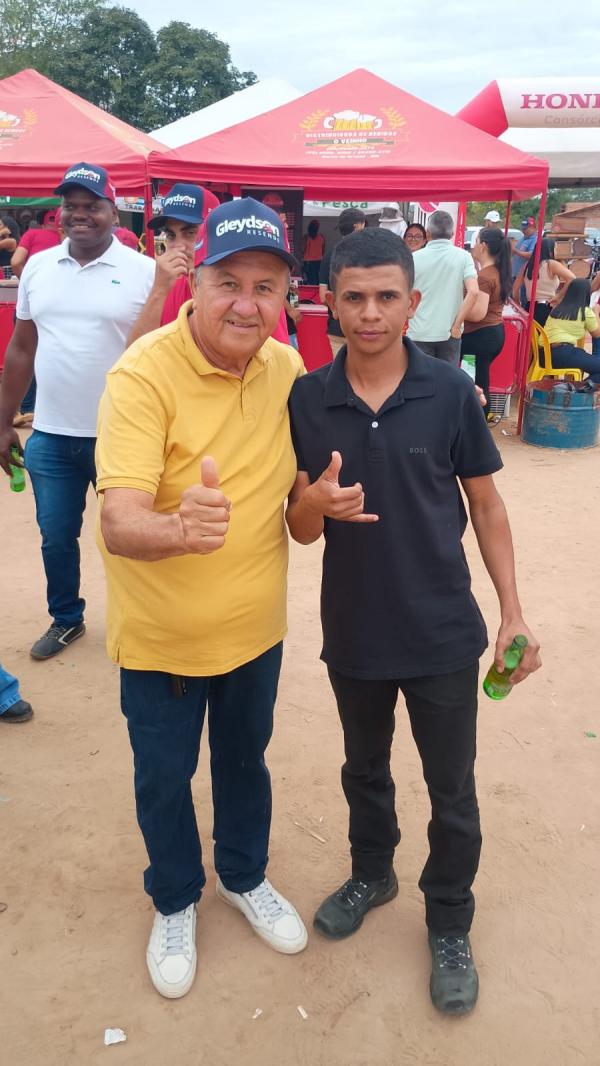  Edmilson Carvalho e comitiva de Sucupira do Riach&atilde;o prestigiam a IX Festa do Vaqueiro em Bar&atilde;o de Graja&uacute;(Imagem:Ascom)