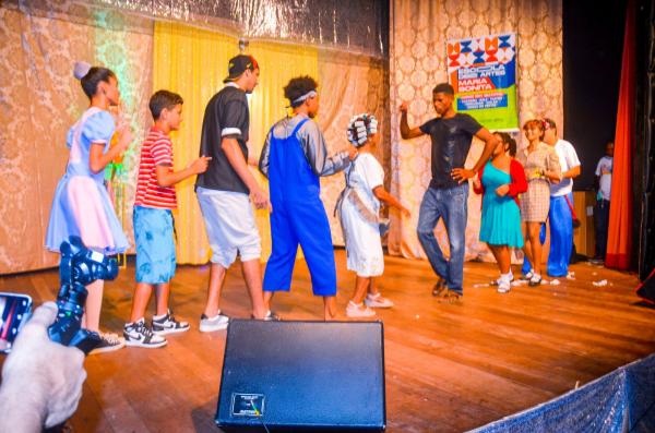 Realizada formatura solene do segundo m&oacute;dulo da Escola de Artes Maria Bonita do Grupo Cultura de Rua. (Imagem:M.K Fotos)
