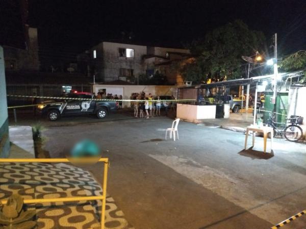 Analista judici&aacute;rio do TJ-PI foi assassinado em um bar na Zona Sudeste de Teresina.(Imagem:Gil Oliveira/ TV Clube)