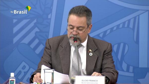 Governo exonera Elcio Franco do cargo de secretário-executivo do Ministério da Saúde