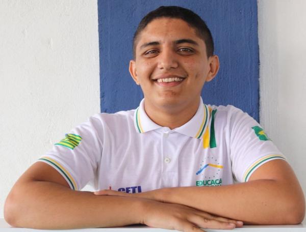 Estudantes da Rede Pública Estadual apostam na educação e são aprovados em cursos de licenciatura n