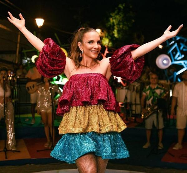 Ivete Sangalo arma ´Arraiá da Veveta´ para manter tradição junina