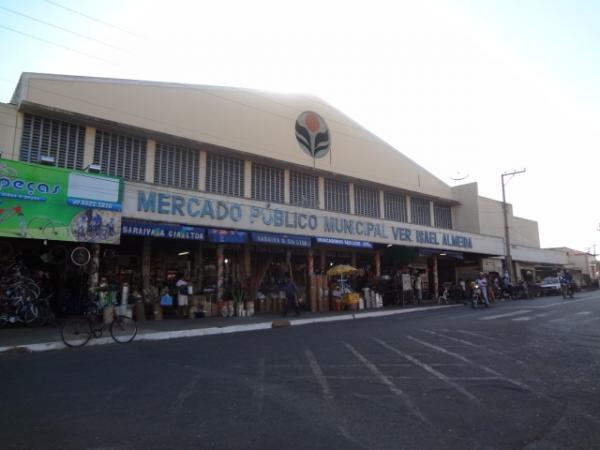 Comércio e supermercados fecham no Dia do Comerciário em Floriano