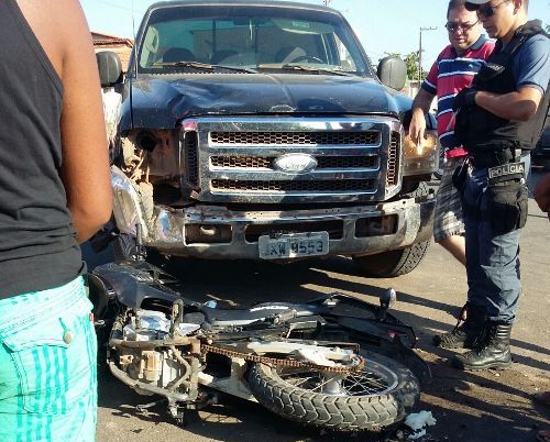 Jovem morre em acidente entre carro e moto em Barão de Grajaú