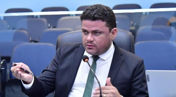Vereador João Neto propõe transformação de chafarizes em lavanderias públicas