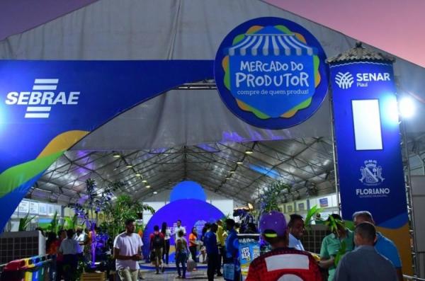 Meio Ambiente, Ouvidoria, Assistência Social e Rural ofertam serviços na Feira do Mercado Produtor