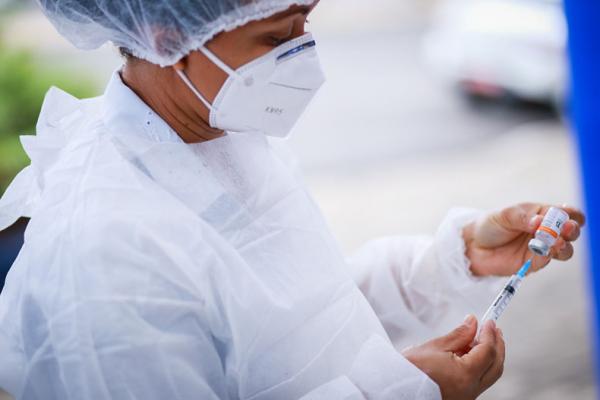 Nove municípios piauienses receberam menos doses que o público-alvo