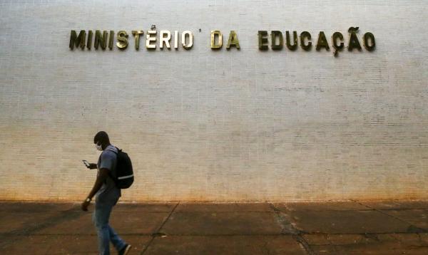 MEC diz ao STF que decisão de reabertura de inscrição do Enem para isentos não foi descumprida