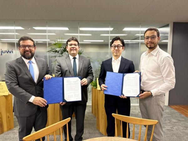 Governador assina acordo para estudar a implantação de projeto de energia éolica offshore no litoral