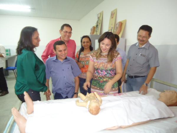 Rejane Dias visita instalações do Centro de Educação Profissionalizante de Floriano