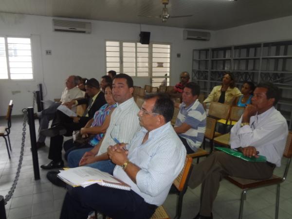 Promotores de Justi&ccedil;a realizaram reuni&atilde;o com coliga&ccedil;&otilde;es de partidos pol&iacute;ticos.(Imagem:FlorianoNews)